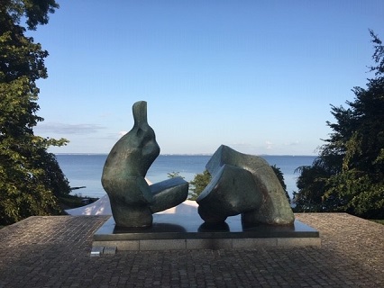 Henry Moore, Reclining figure number 5