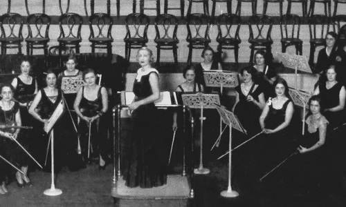 Jane Evrard and her Orchestre féminin de Paris (Paris, 1930s) Photo: Courtesy of Evrard-Poulet Family Archives