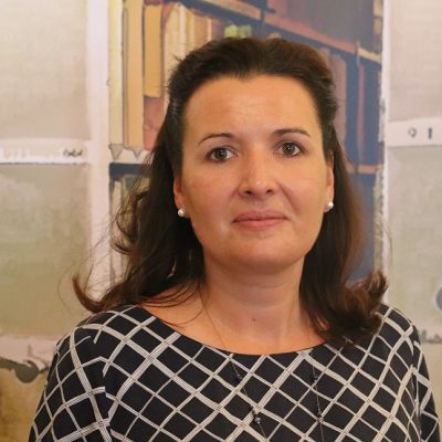 Dr Kinga Povedák