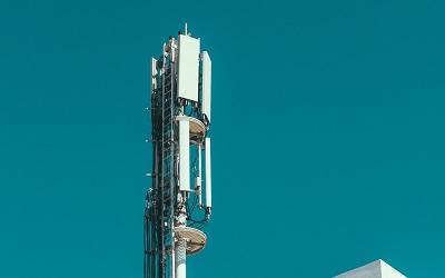 Photo of a mobile phone mast on top of a building